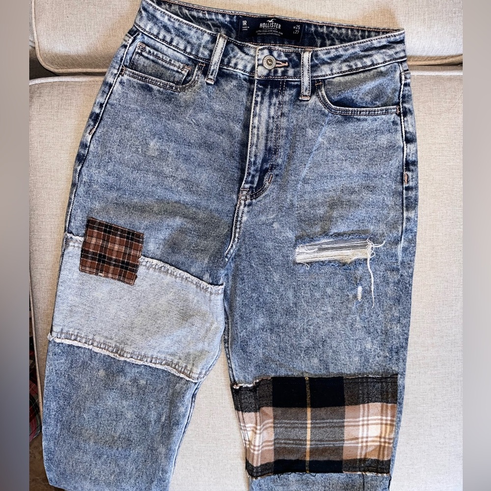 Hollister Ultra High Rise Mom Jeans